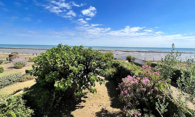 La Flotte House | Superb villa with sea view with private parking