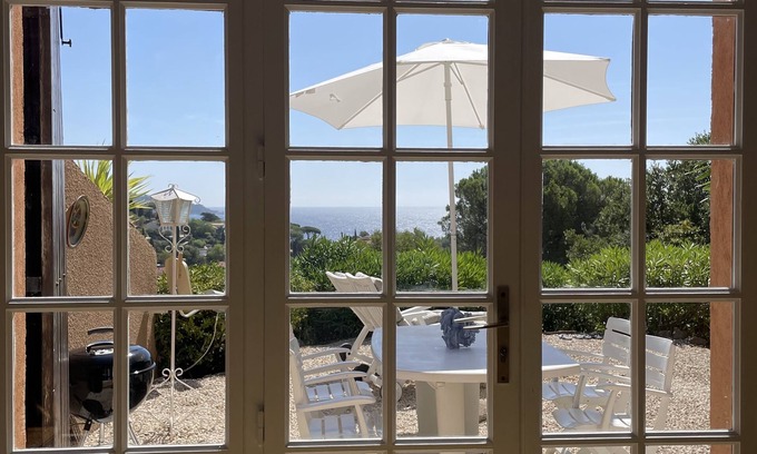 Le Lavandou House | Typical house of Provence in quiet surroundings, with breathtaking sea-view