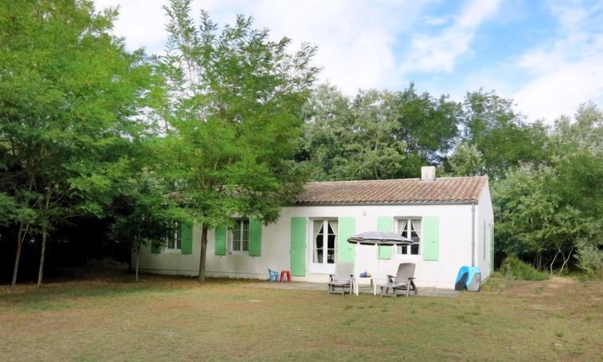 Saint-Pierre-d'Oleron House | Vacation home La Menounière (IDO141) in Ile d'Oléron - 6 persons, 3 bedrooms