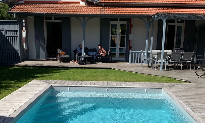 Arcachon House | VILLA CENTER ARCACHON NEAR BEACH with garden & terraces & pool 8 / 10Pers