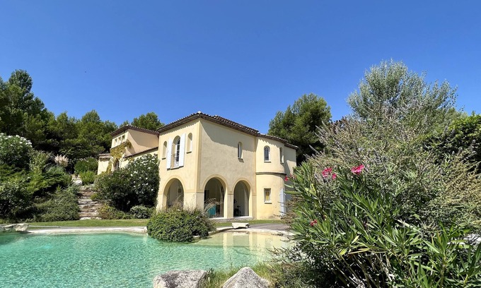 Mallemort Villa | Villa Clara luxery house on Pont Royal Golf