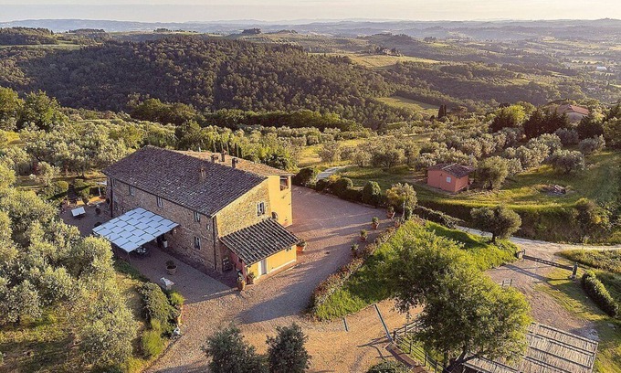 Montelupo Fiorentino House | Villa Collarina B: An elegant and welcoming two-story ancient tuscan country house surrounded by the greenery, with Free WI-FI.