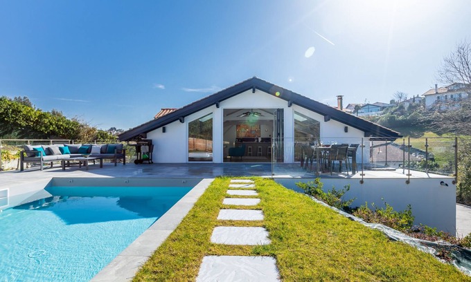 Saint-Jean-de-Luz Villa | Villa Olaina - Villa climatisée avec piscine
