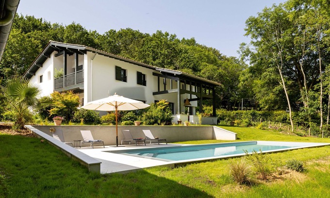 Bassussarry House | Woodland – Brand new villa with heated pool