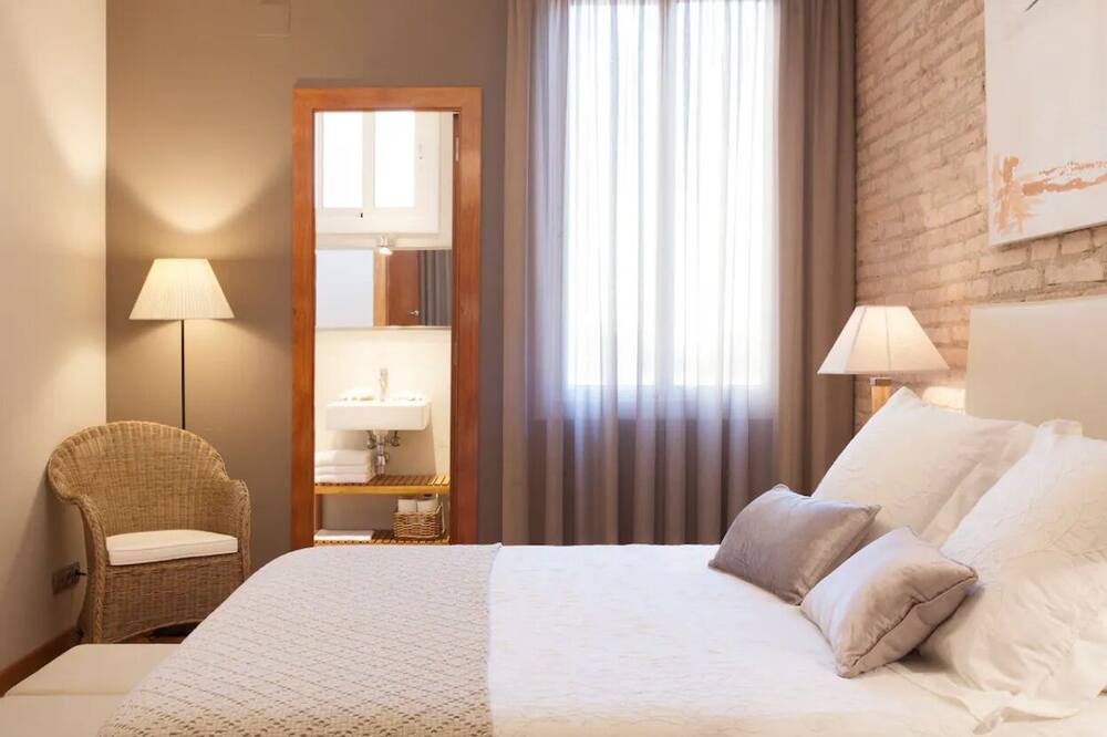 Bordeaux Golden Triangle Apartment | Vrbo Property