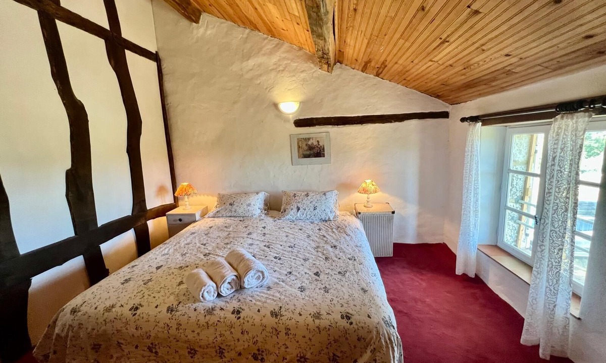 Gageac-et-Rouillac Ski Chalet | Large house with pool sleeping up to 10 people in Gageac.