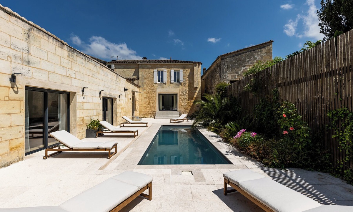 Gauriac House | La Girondine - Pool, billiards, vineyards and estuary