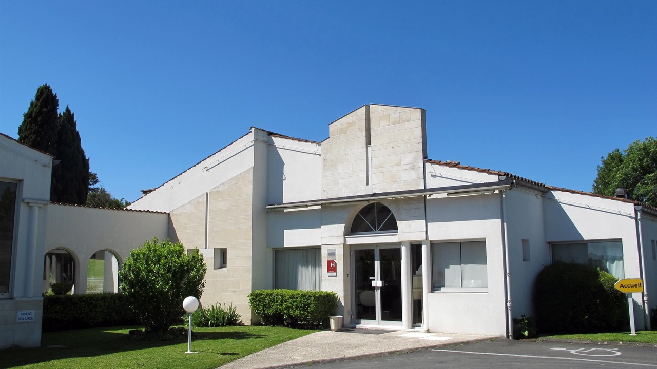Photo of Buildings in Saintes