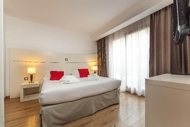 Photo of Bedroom in Cannes City Centre