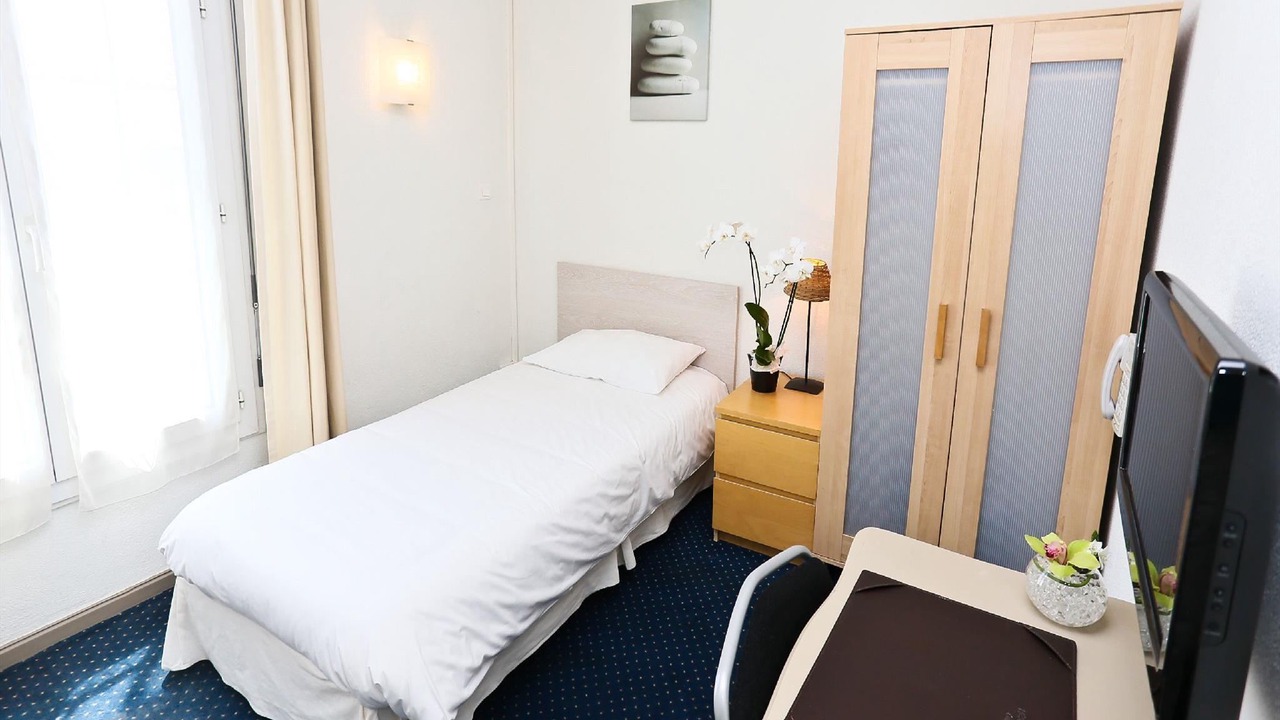 Photo of Bedroom in Cannes City Centre