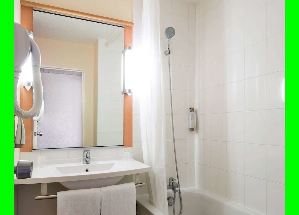 Photo of Bathroom in Chasseneuil-du-Poitou