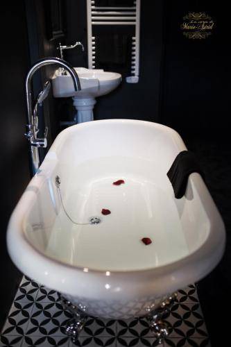 Photo of Bathroom in Capucins - Victoire