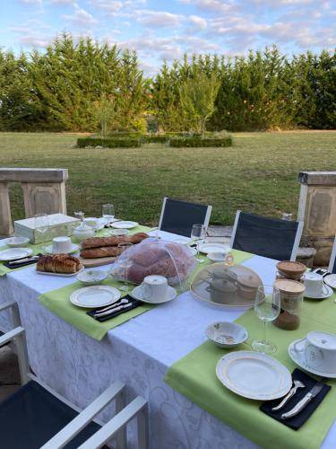 Photo of Others in Oiron