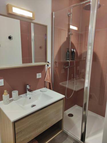Photo of Bathroom in Esnandes