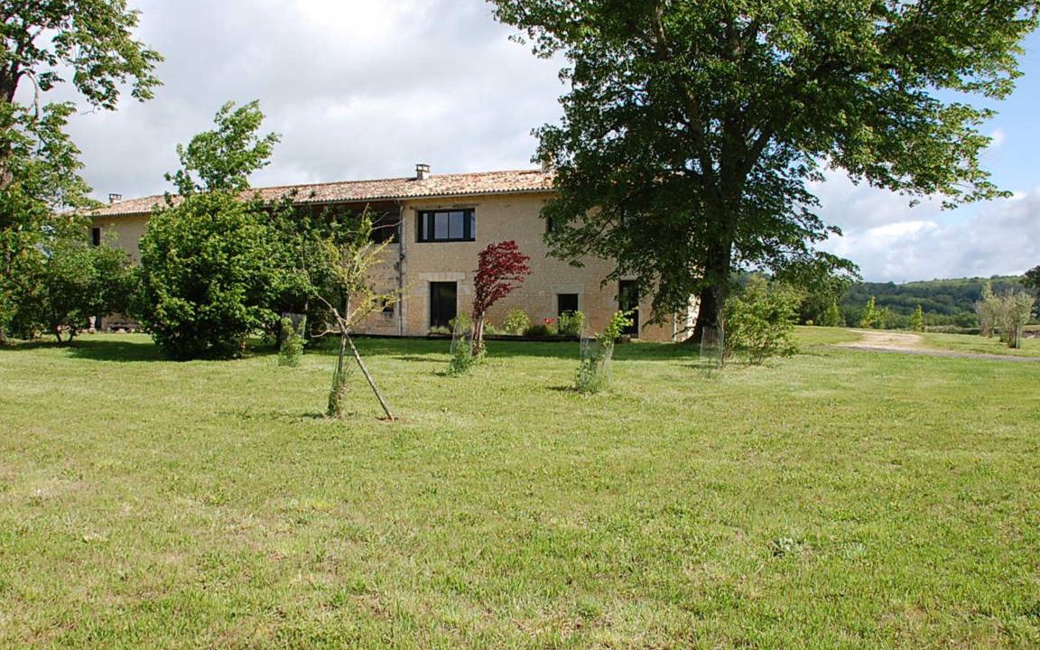 Photo of Buildings in Magnac-Lavalette-Villars