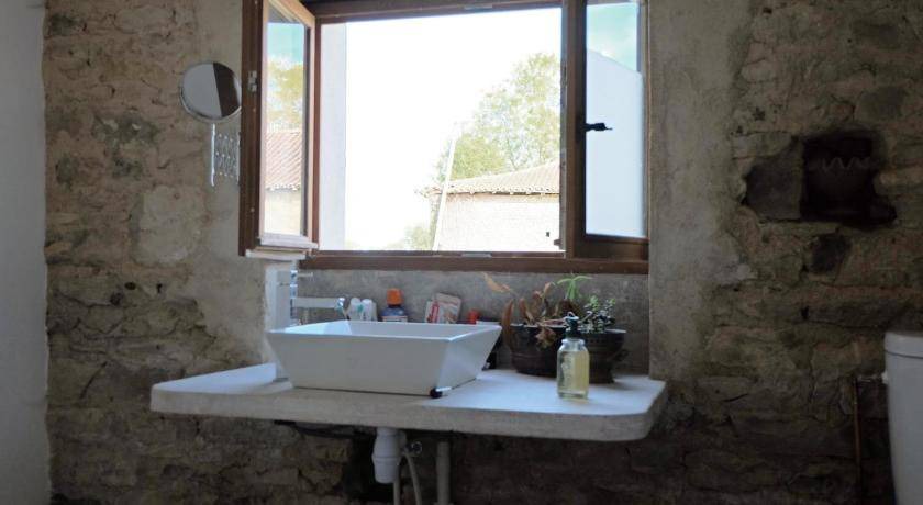 Photo of Bathroom in Alloue