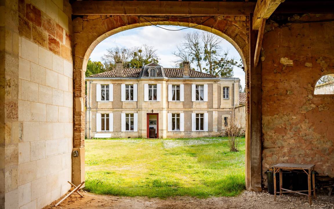 Photo of Buildings in Montussan