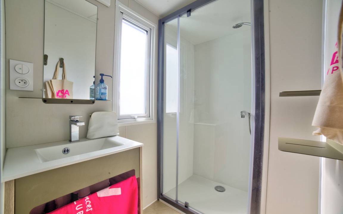 Photo of Bathroom in Domino