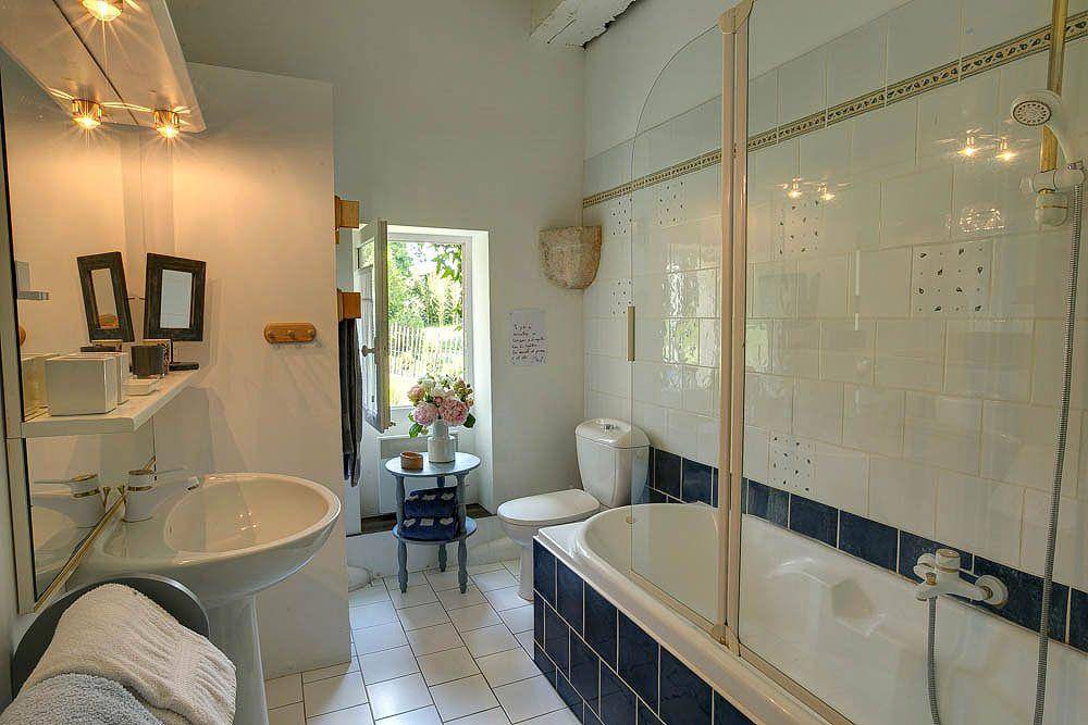 Photo of Bathroom in Castillonnes