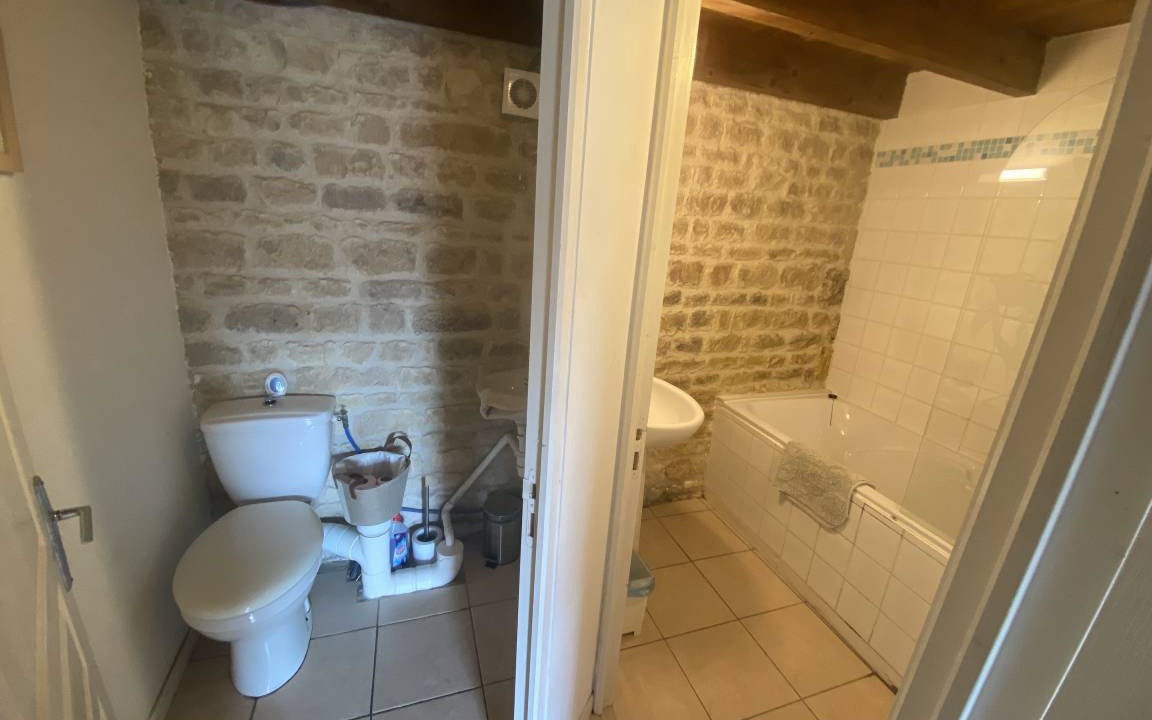 Photo of Bathroom in Duil-sur-le-Mignon