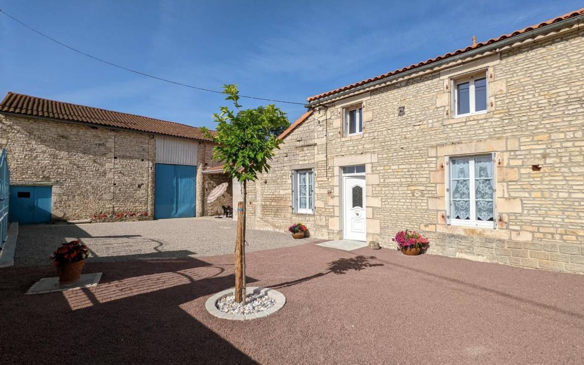 Photo of Buildings in Puyreaux