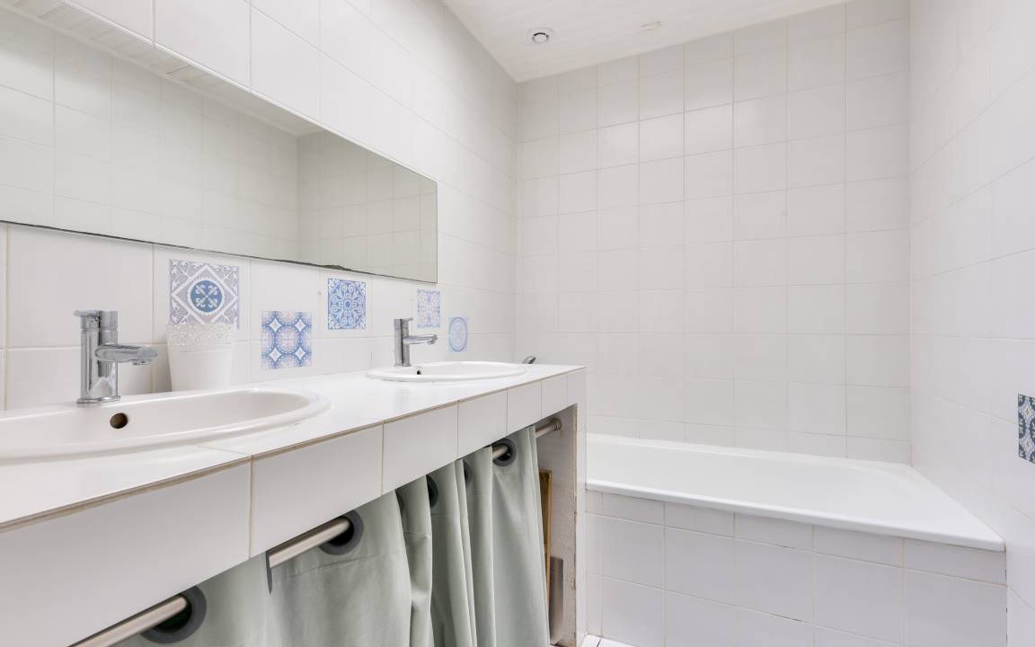 Photo of Bathroom in Ares