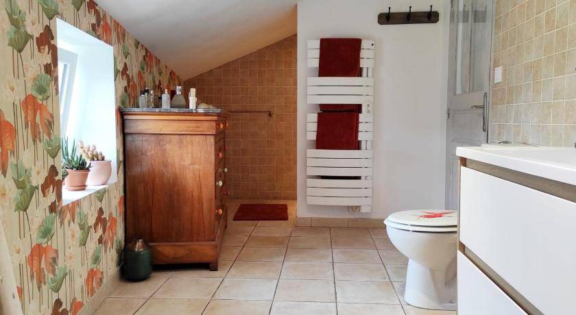 Photo of Bathroom in Saint-Georges-des-Agouts