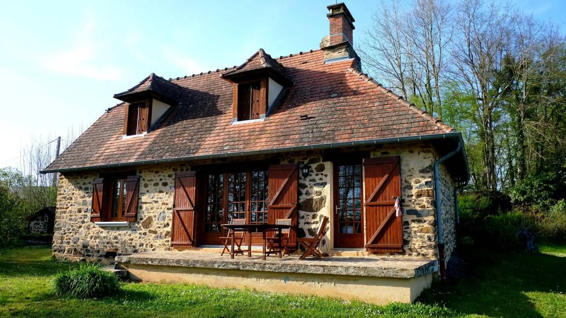 Photo of Buildings in Troche