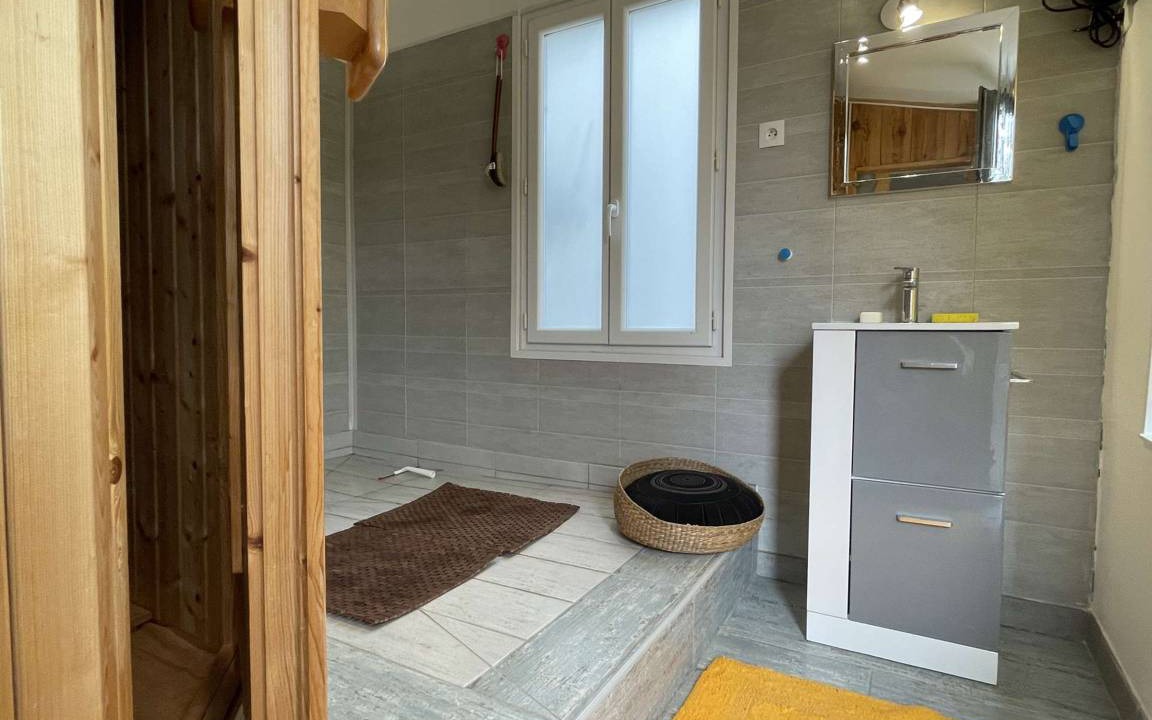 Photo of Bathroom in Quartier de l'Hippodrome