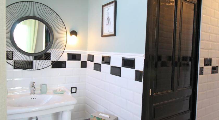 Photo of Bathroom in Chalus