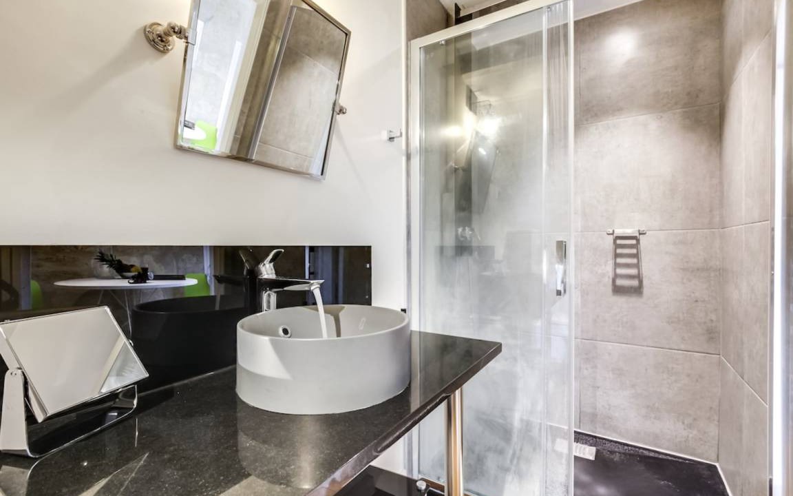 Photo of Bathroom in Bordeaux City Centre