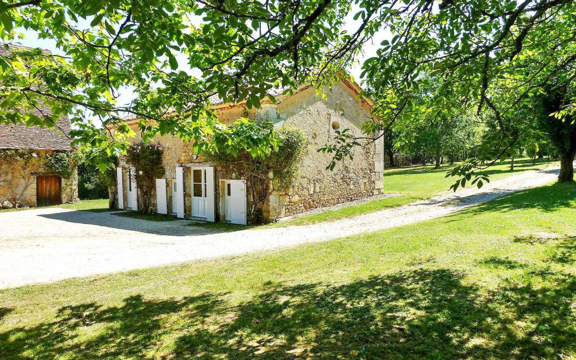 Photo of Buildings in Lamonzie-Montastruc
