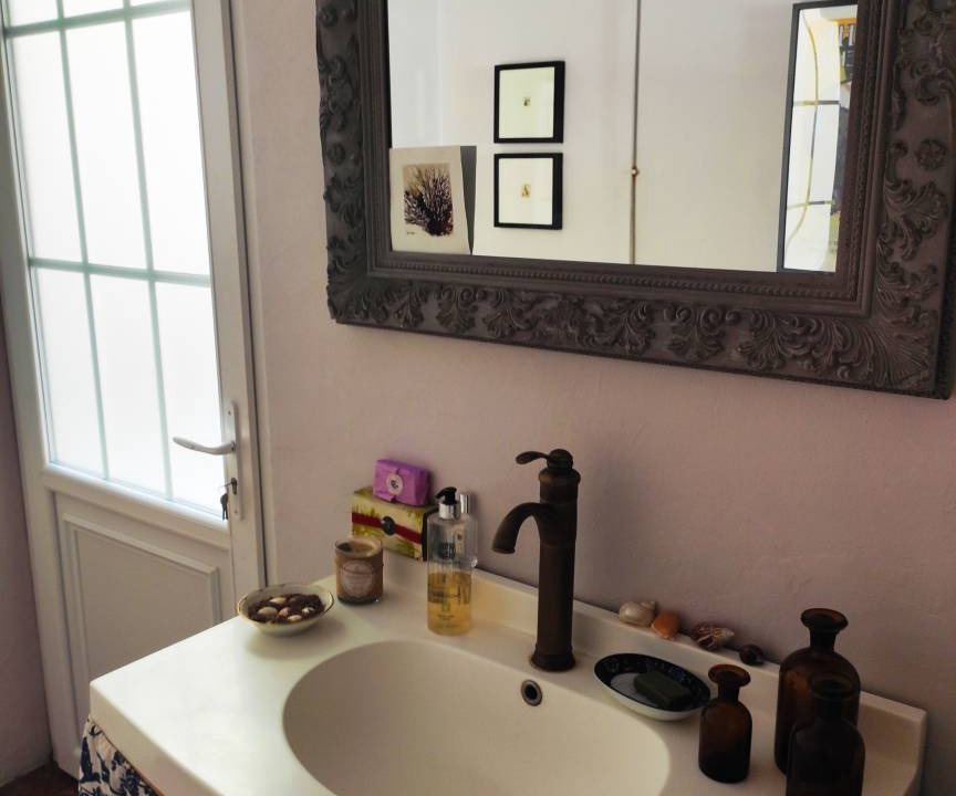 Photo of Bathroom in Port-Sainte-Foy-et-Ponchapt