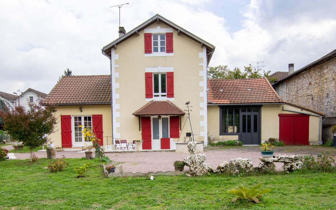Photo of Buildings in Saint-Front-la-Riviere