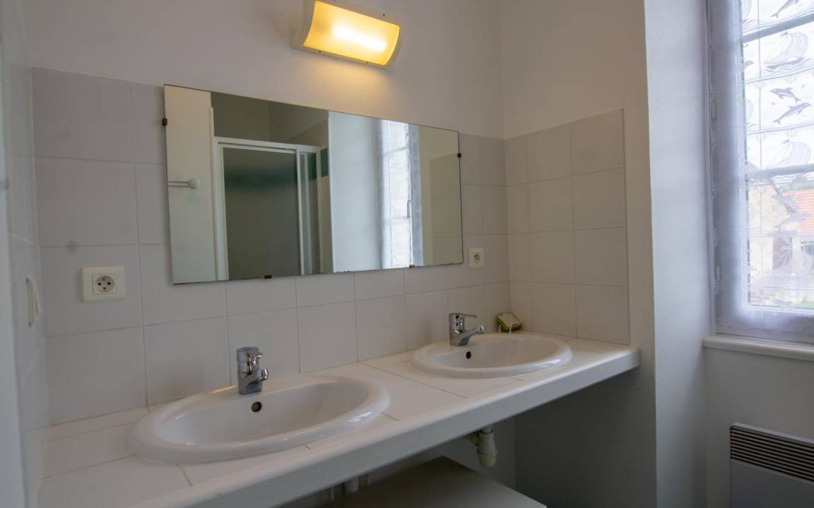 Photo of Bathroom in Saint-Mesmin