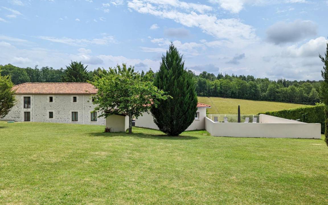 Photo of Buildings in Montmoreau-Saint-Cybard