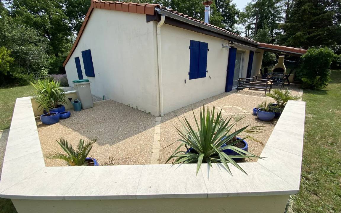 Photo of Buildings in Ecuras
