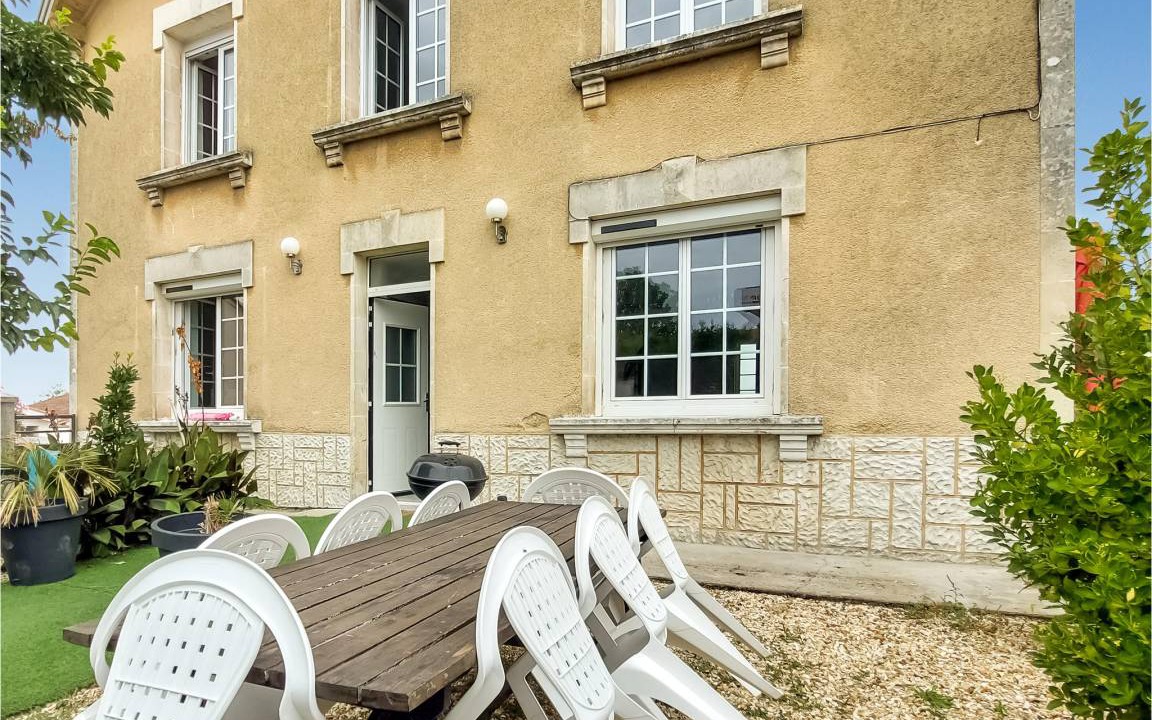 Photo of Buildings in Jarnac