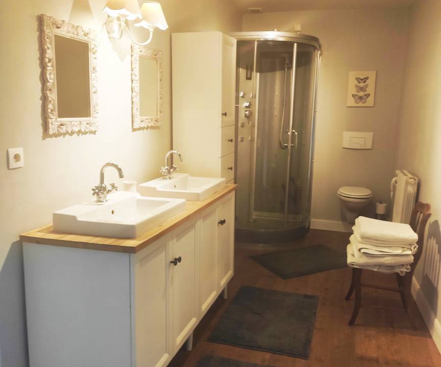 Photo of Bathroom in Port-Sainte-Foy-et-Ponchapt