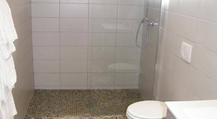 Photo of Bathroom in Puisseguin