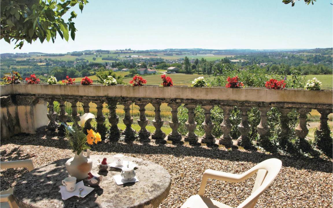 Photo of Patio Balcony in Lavardac