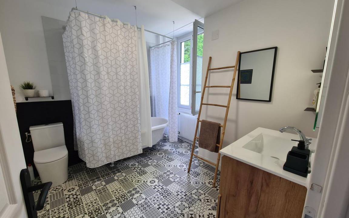 Photo of Bathroom in Saint-Claud