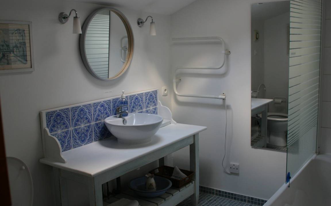 Photo of Bathroom in Nantille