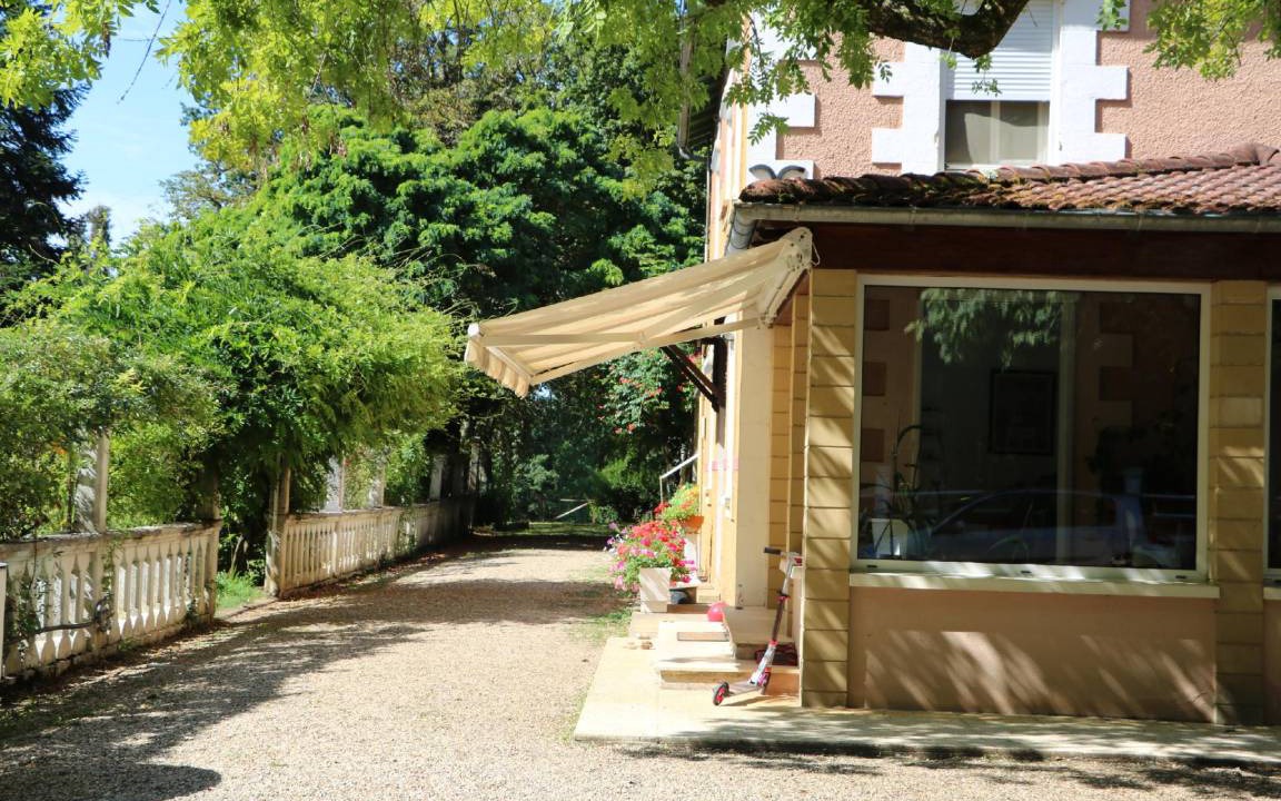 Photo of Buildings in Mauzac-et-Grand-Castang