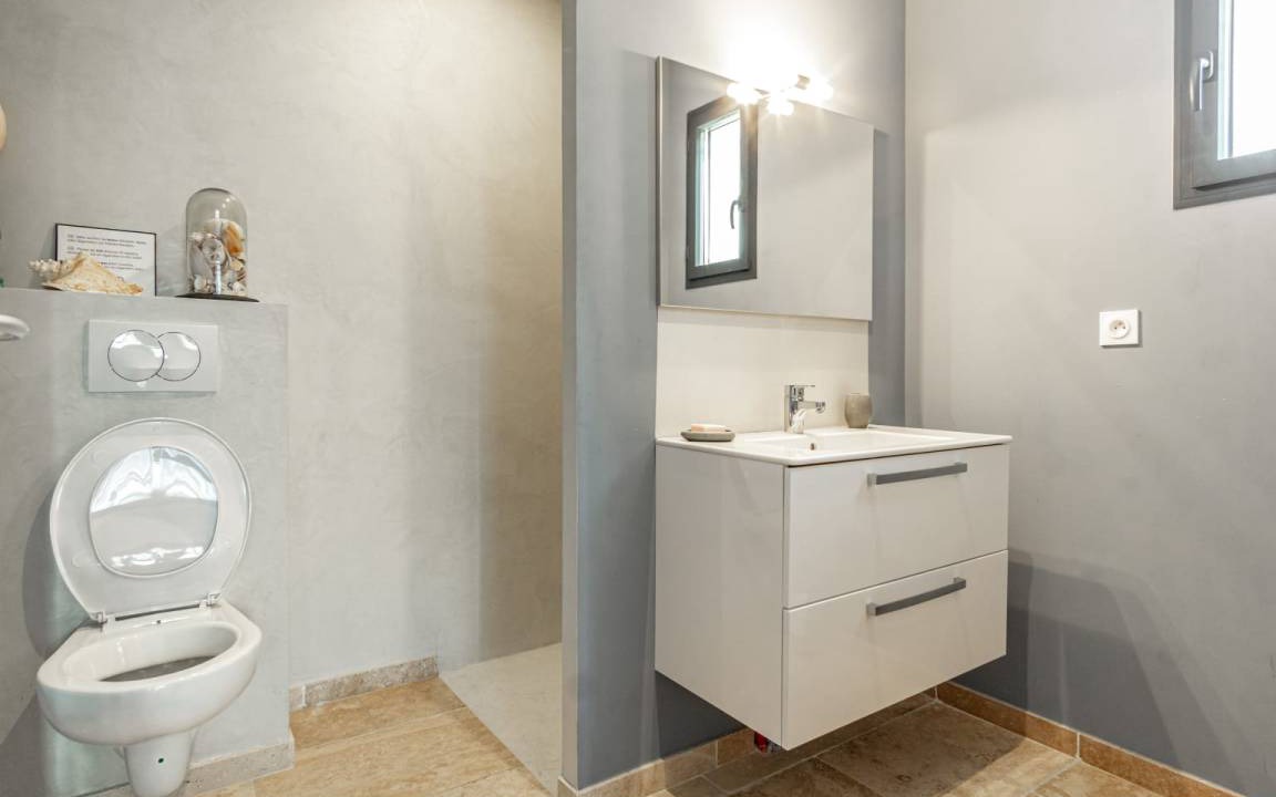 Photo of Bathroom in L'Isle-sur-la-Sorgue