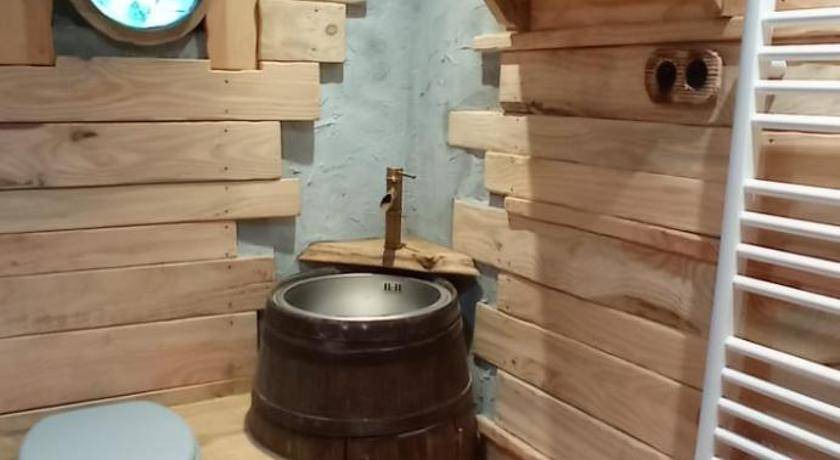 Photo of Bathroom in Saint-Sulpice-les-Feuilles