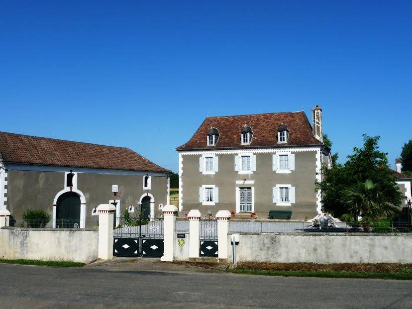 Photo of Others in Monget
