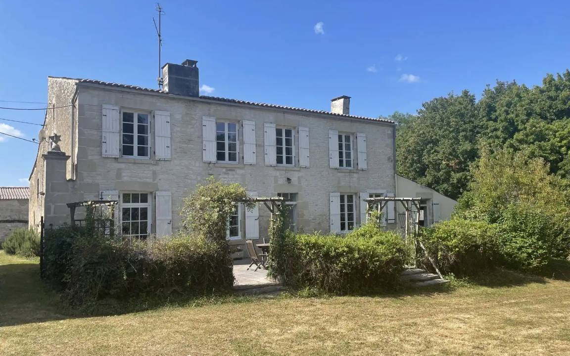 Photo of Buildings in Dampierre-sur-Boutonne