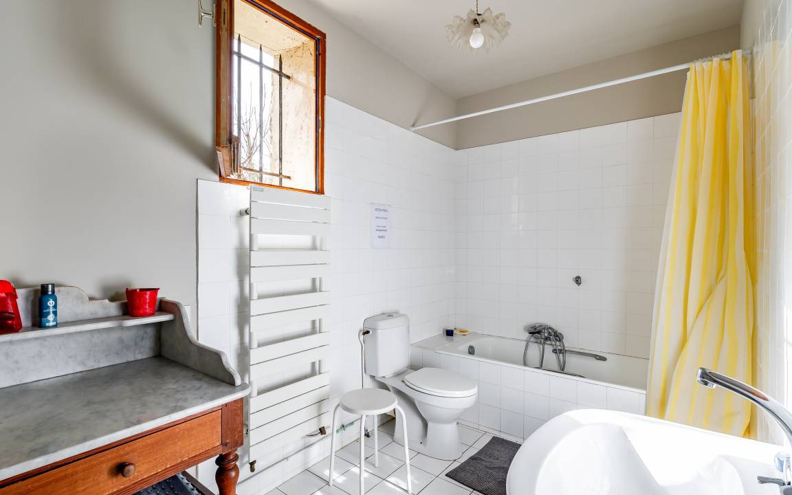 Photo of Bathroom in Montussan