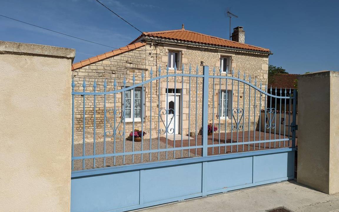 Photo of Buildings in Puyreaux